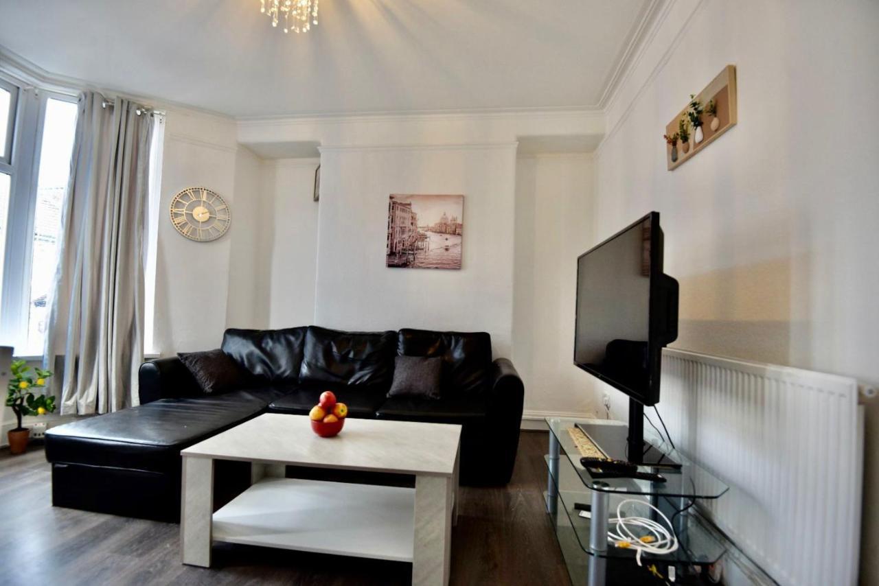 Come On In Vila Pontypridd Exterior foto