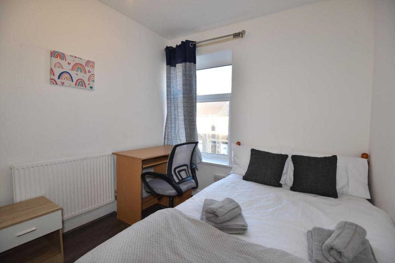 Come On In Vila Pontypridd Exterior foto